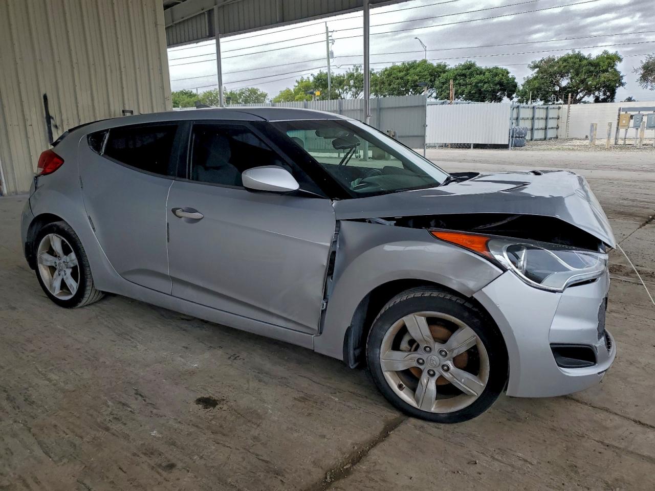 2012 HYUNDAI VELOSTER photo 4