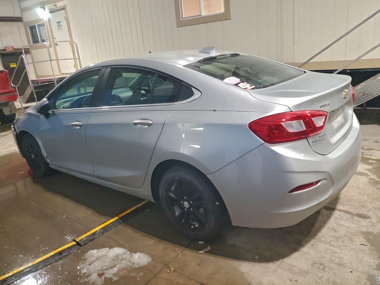 2017 CHEVROLET CRUZE LT photo 2