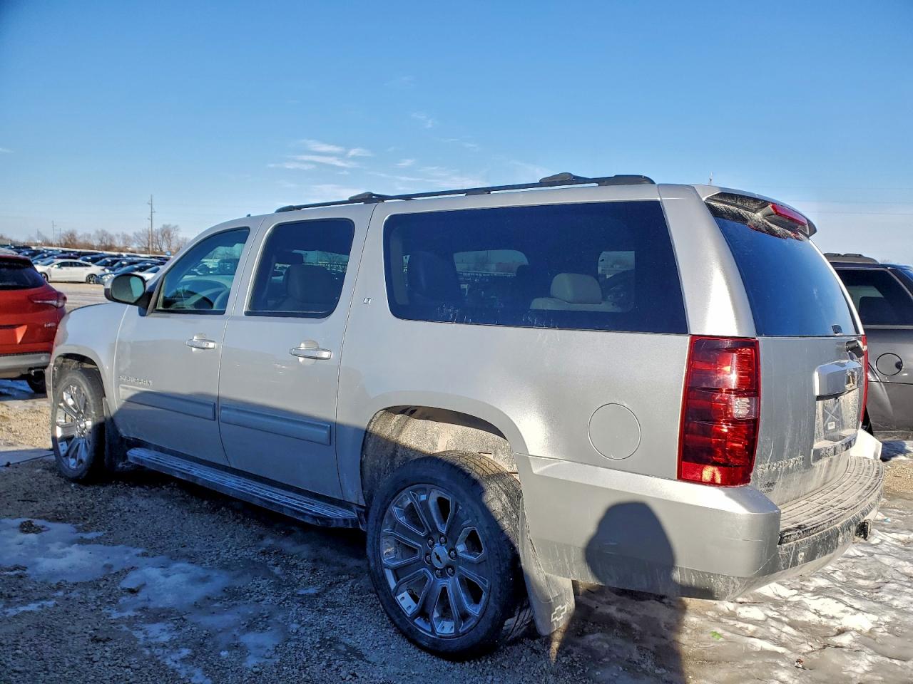 2011 CHEVROLET SUBURBAN K1500 LT photo 2