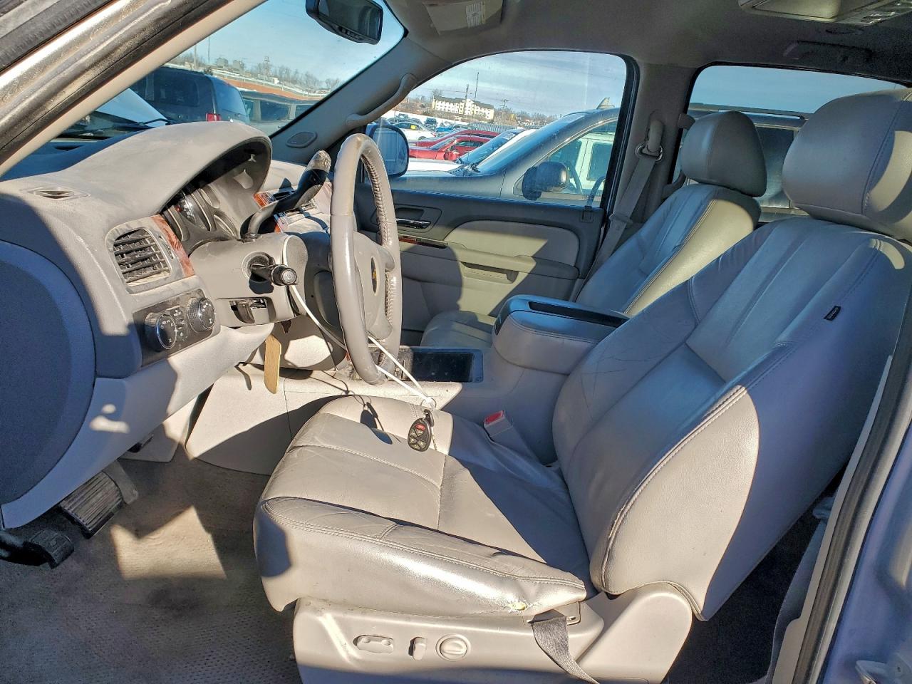 2011 CHEVROLET SUBURBAN K1500 LT photo 7