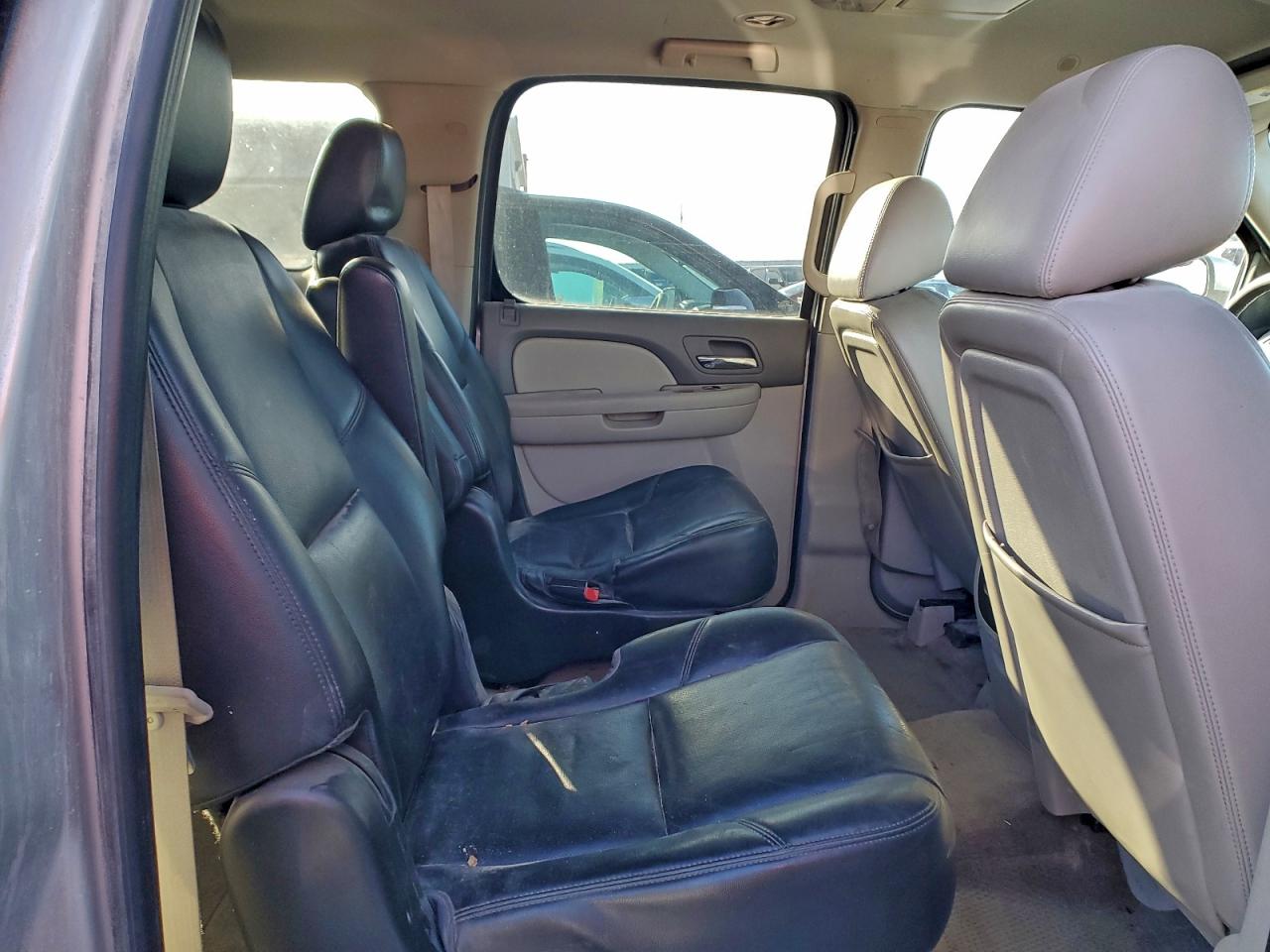 2011 CHEVROLET SUBURBAN K1500 LT photo 11