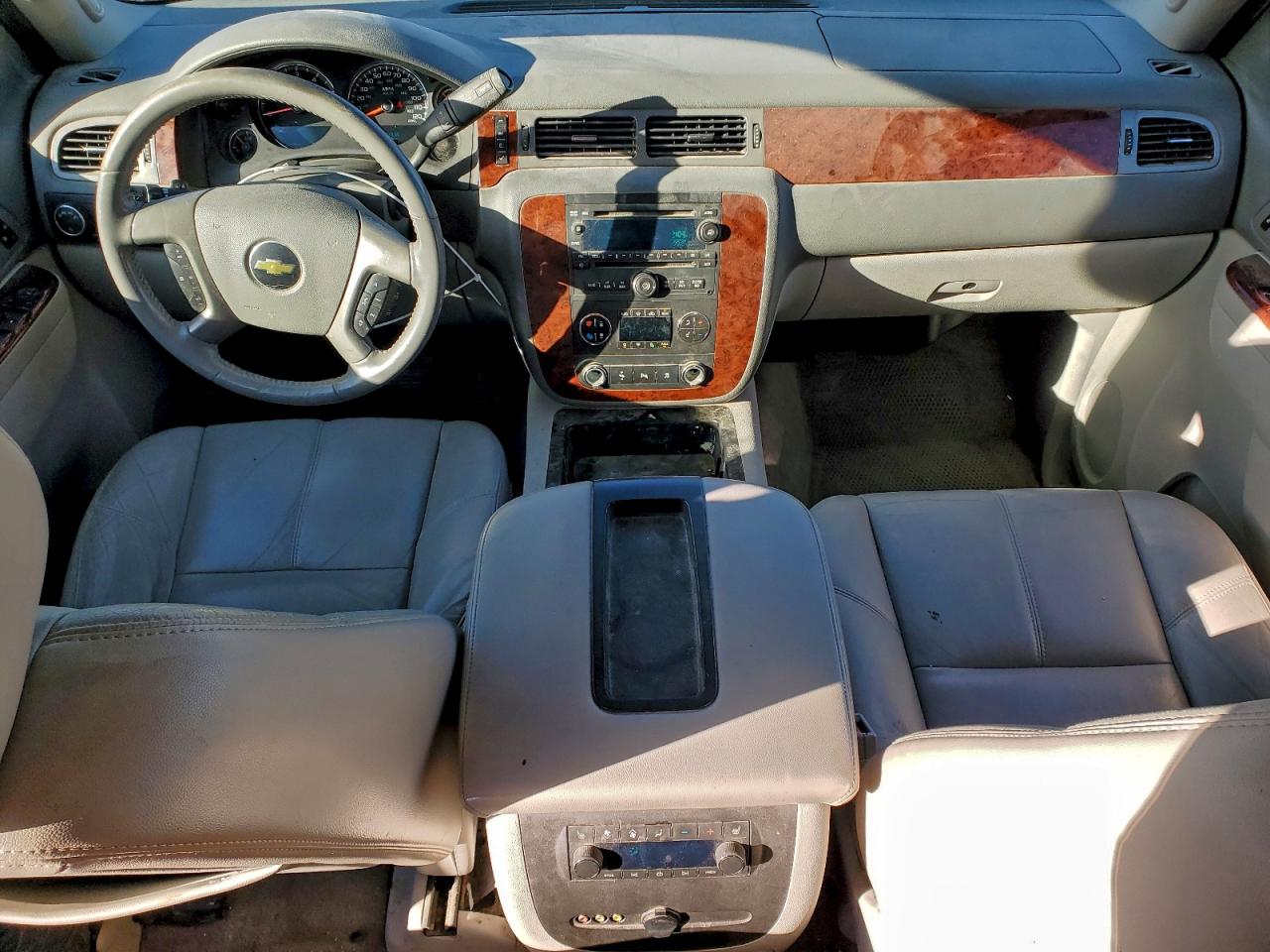 2011 CHEVROLET SUBURBAN K1500 LT photo 8