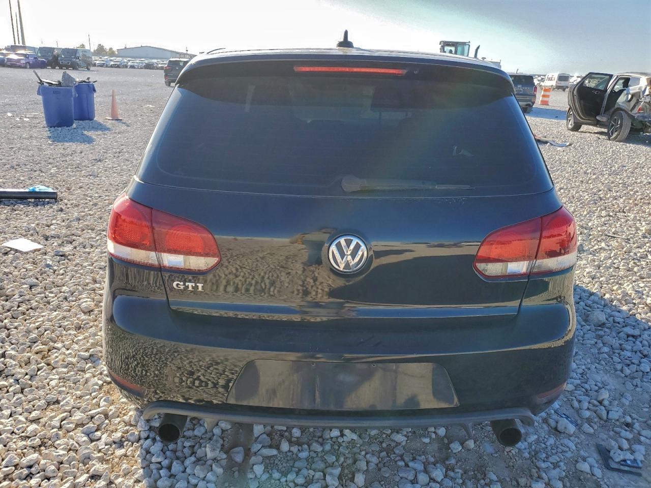 2011 VOLKSWAGEN GTI photo 6