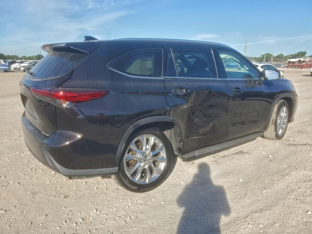 2021 TOYOTA HIGHLANDER LIMITED photo 3