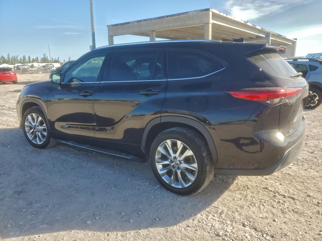 2021 TOYOTA HIGHLANDER LIMITED photo 2