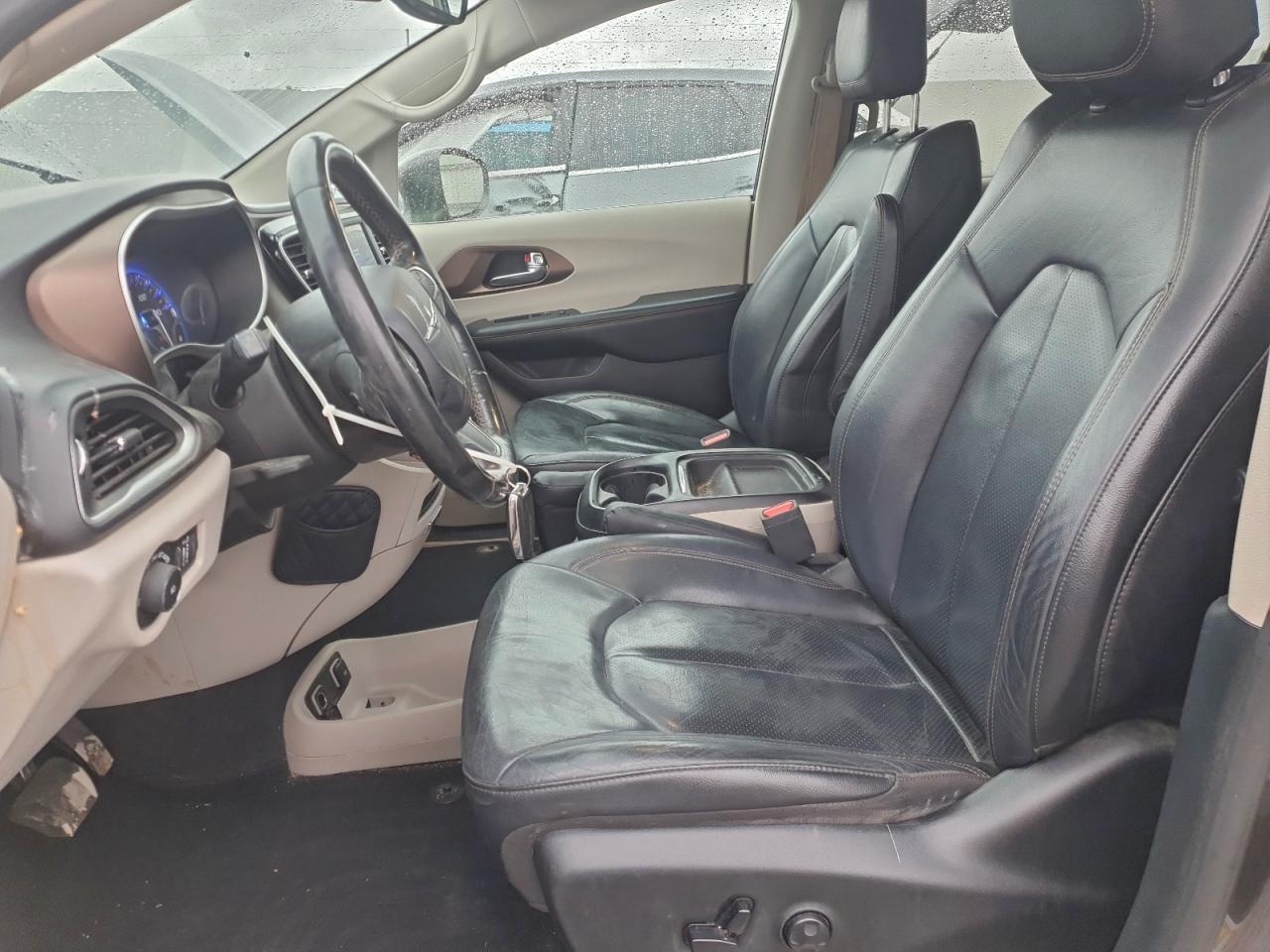 2019 CHRYSLER PACIFICA TOURING L photo 19