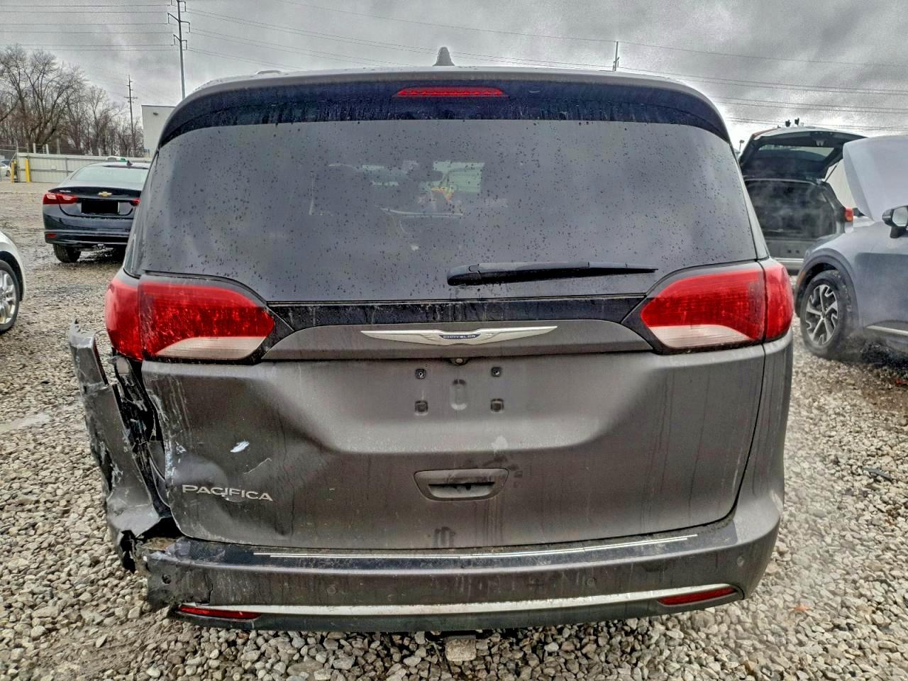 2019 CHRYSLER PACIFICA TOURING L photo 16