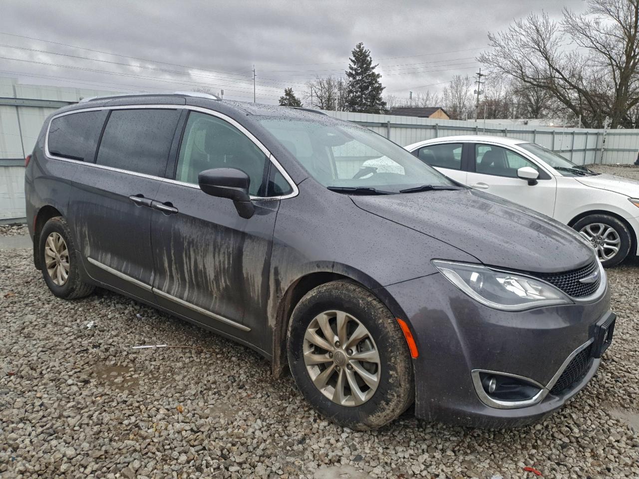 2019 CHRYSLER PACIFICA TOURING L photo 10