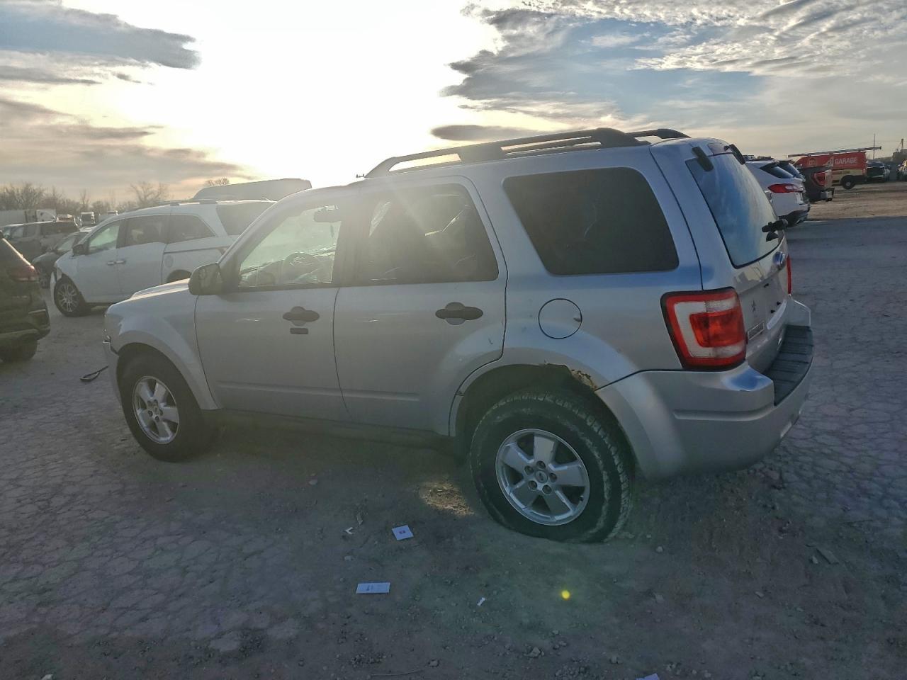 2012 FORD ESCAPE XLT photo 2