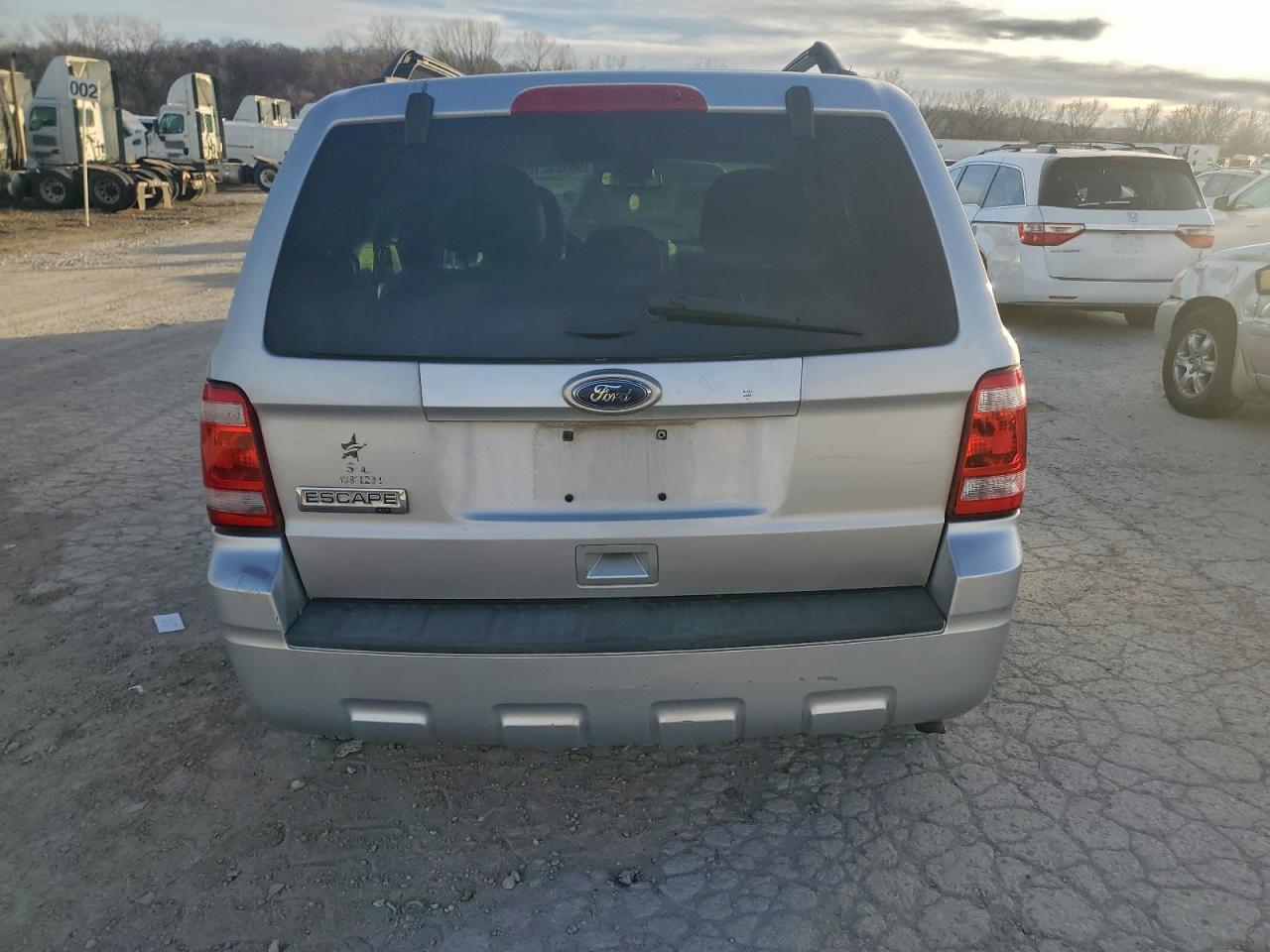 2012 FORD ESCAPE XLT photo 6