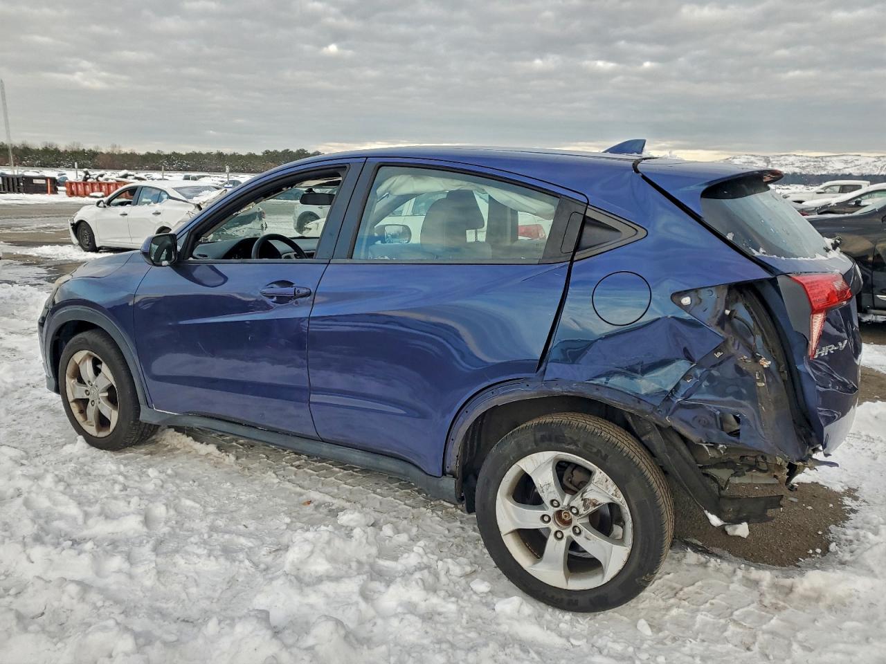 2016 HONDA HR-V LX photo 2