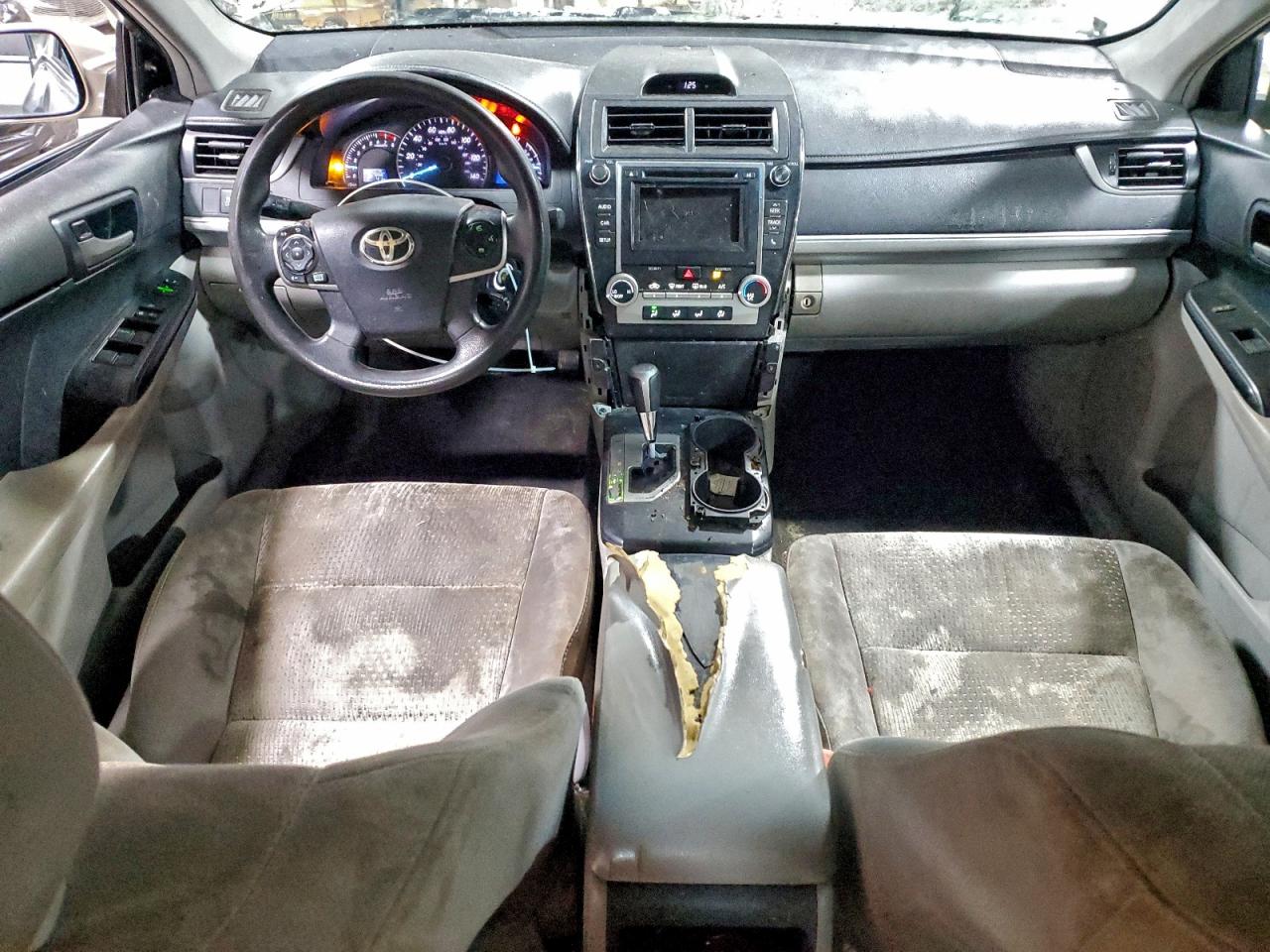 2014 TOYOTA CAMRY L photo 8
