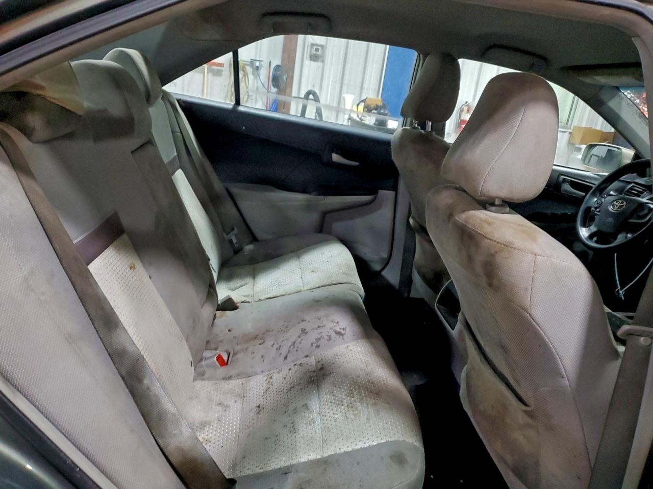 2014 TOYOTA CAMRY L photo 10
