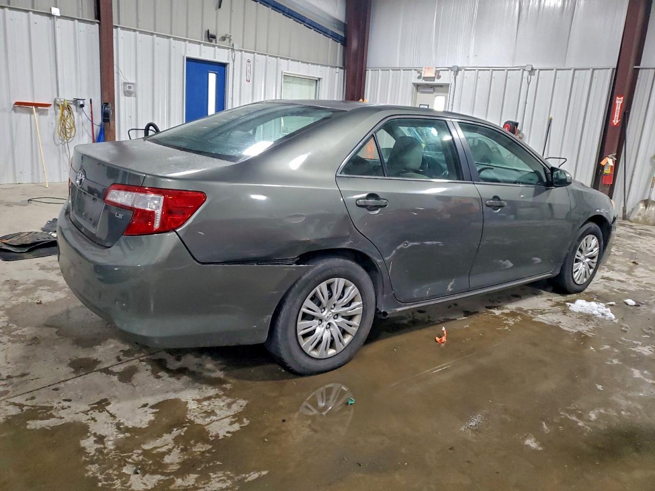 2014 TOYOTA CAMRY L photo 3