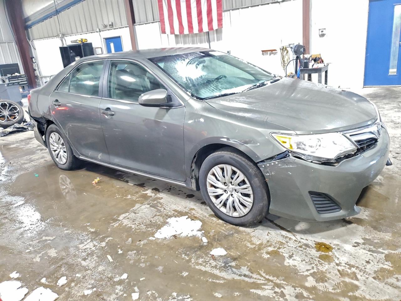 2014 TOYOTA CAMRY L photo 4
