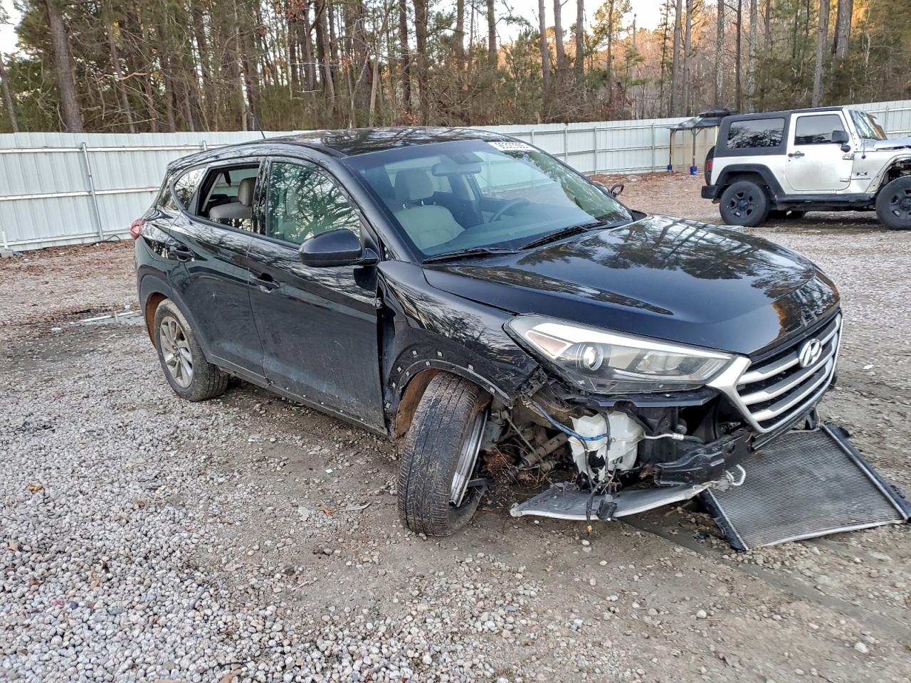 2017 HYUNDAI TUCSON SE photo 4
