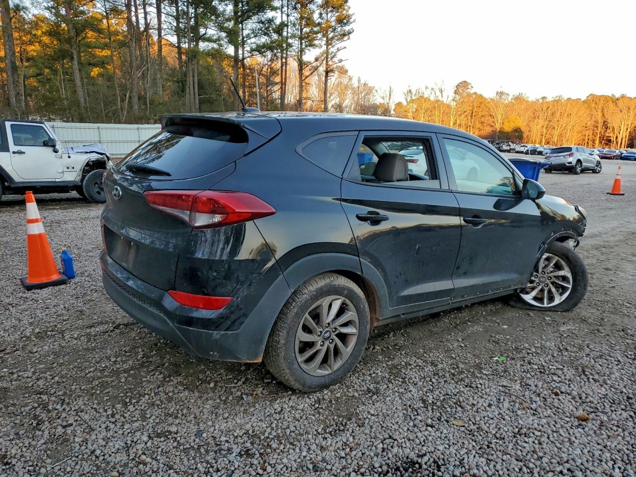 2017 HYUNDAI TUCSON SE photo 3
