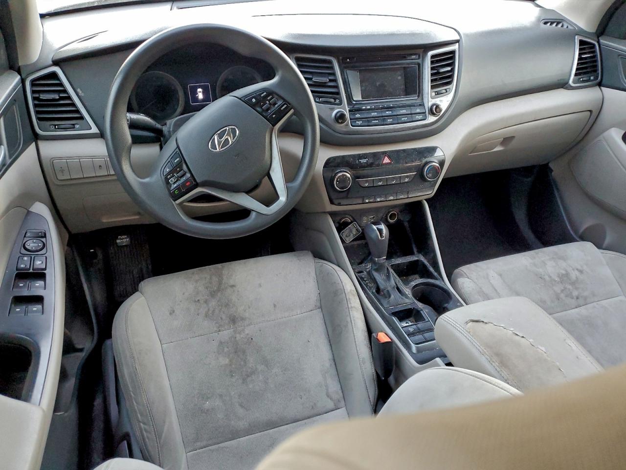 2017 HYUNDAI TUCSON SE photo 8