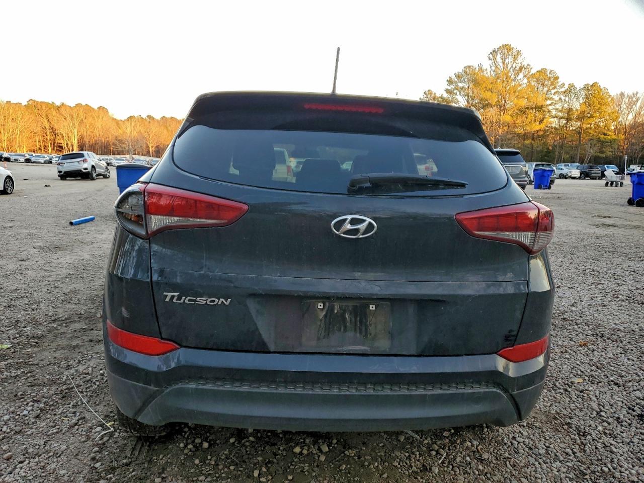 2017 HYUNDAI TUCSON SE photo 6