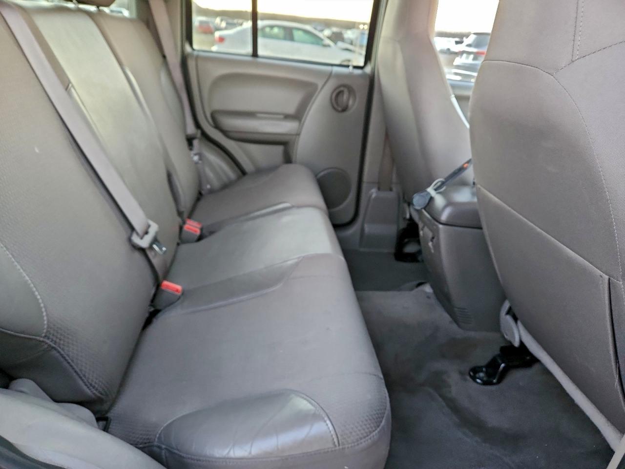 2003 JEEP LIBERTY photo 11