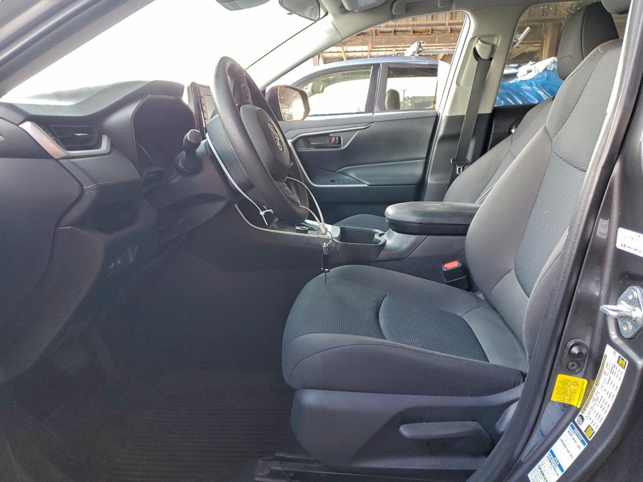2022 TOYOTA RAV4 LE photo 7