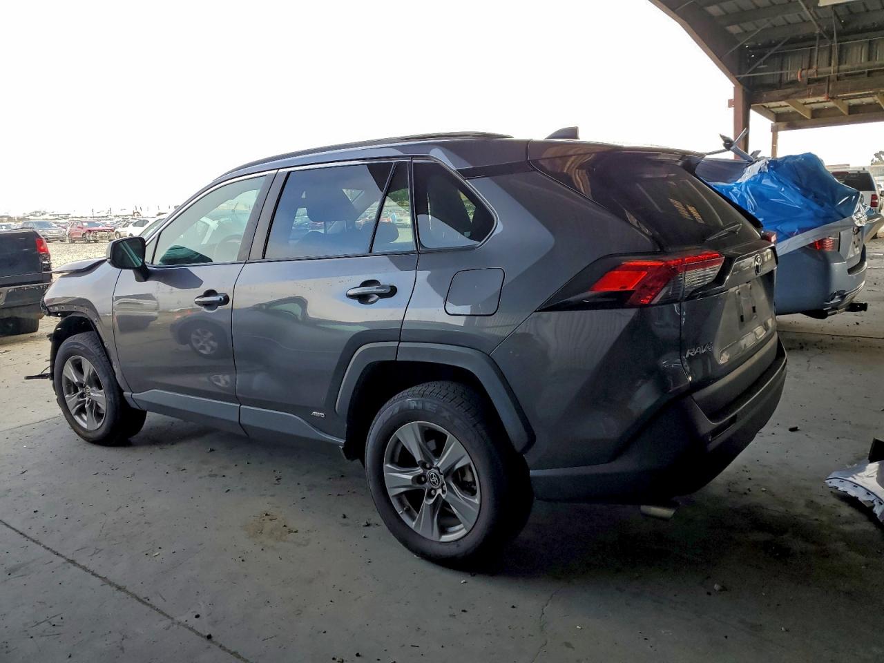 2022 TOYOTA RAV4 LE photo 2