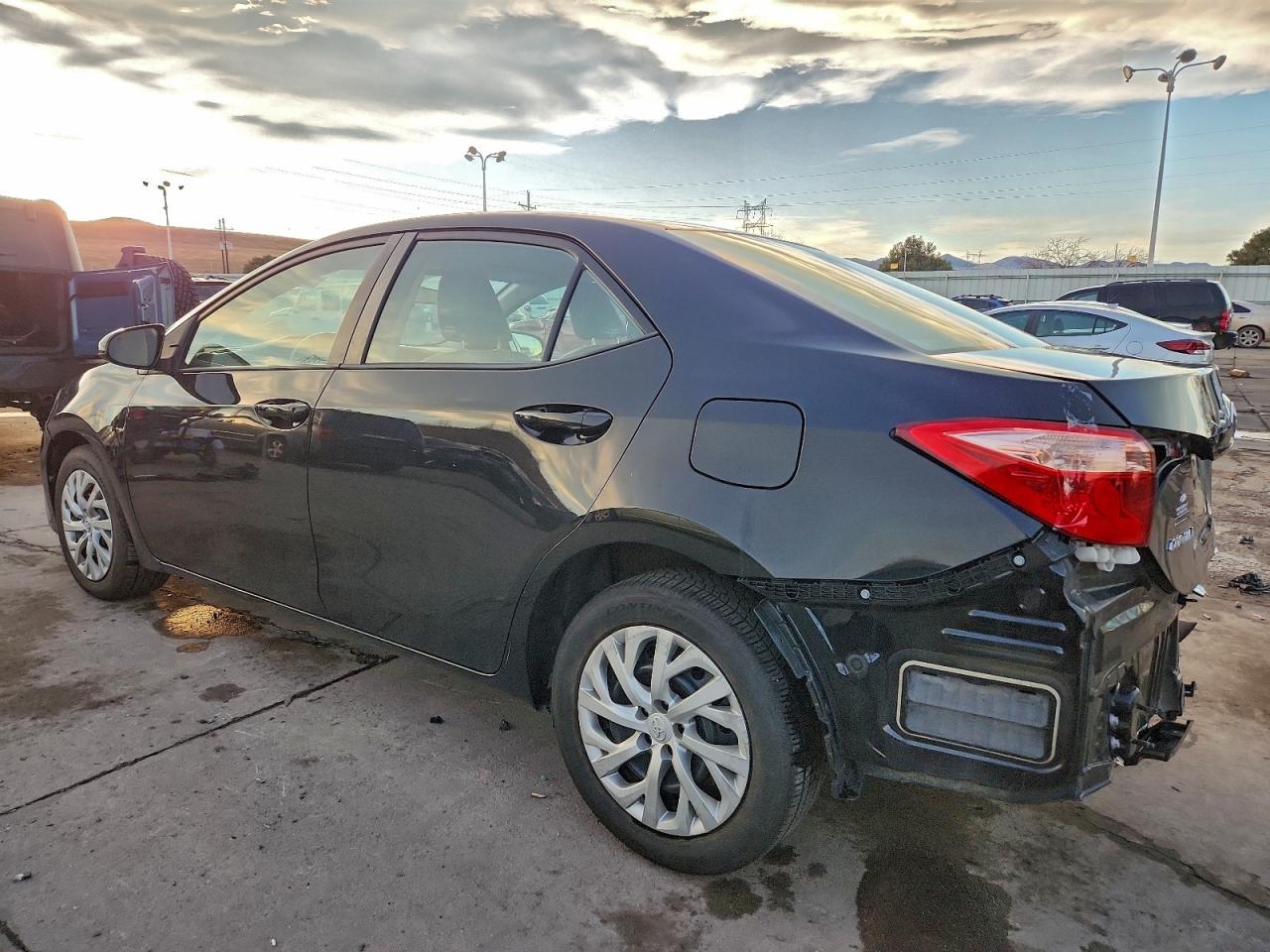 2017 TOYOTA COROLLA L photo 3