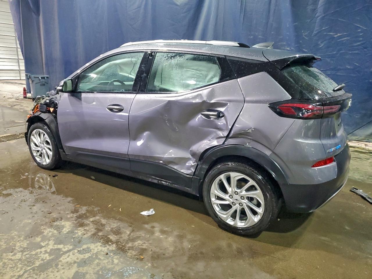 2023 CHEVROLET BOLT EUV LT photo 2