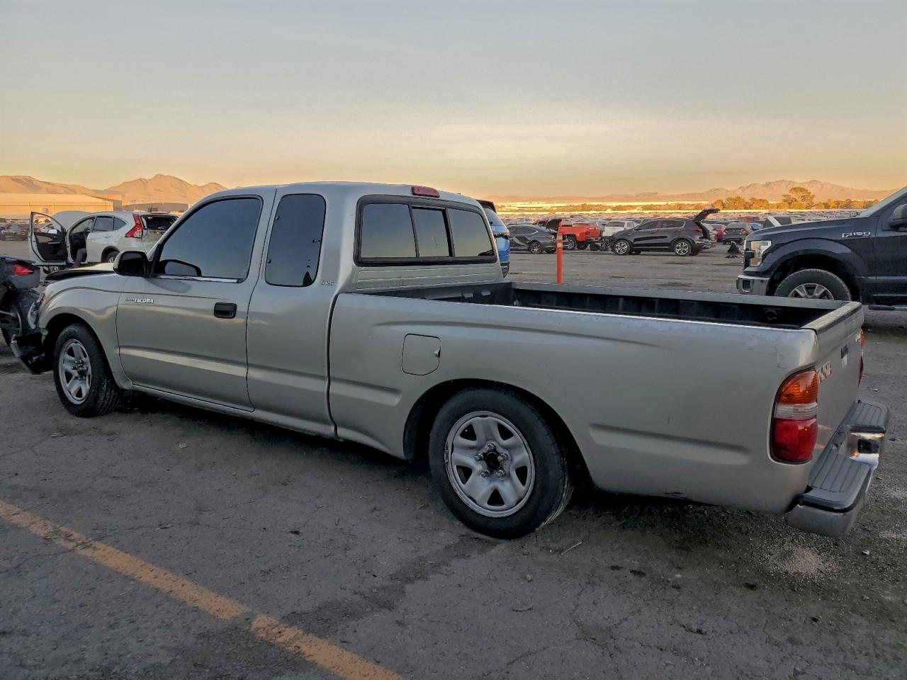 2002 TOYOTA TACOMA BASE photo 2