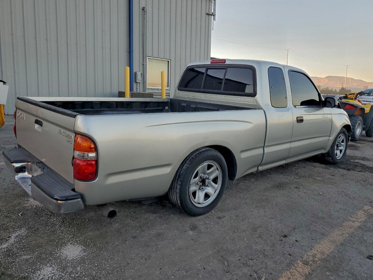 2002 TOYOTA TACOMA BASE photo 3