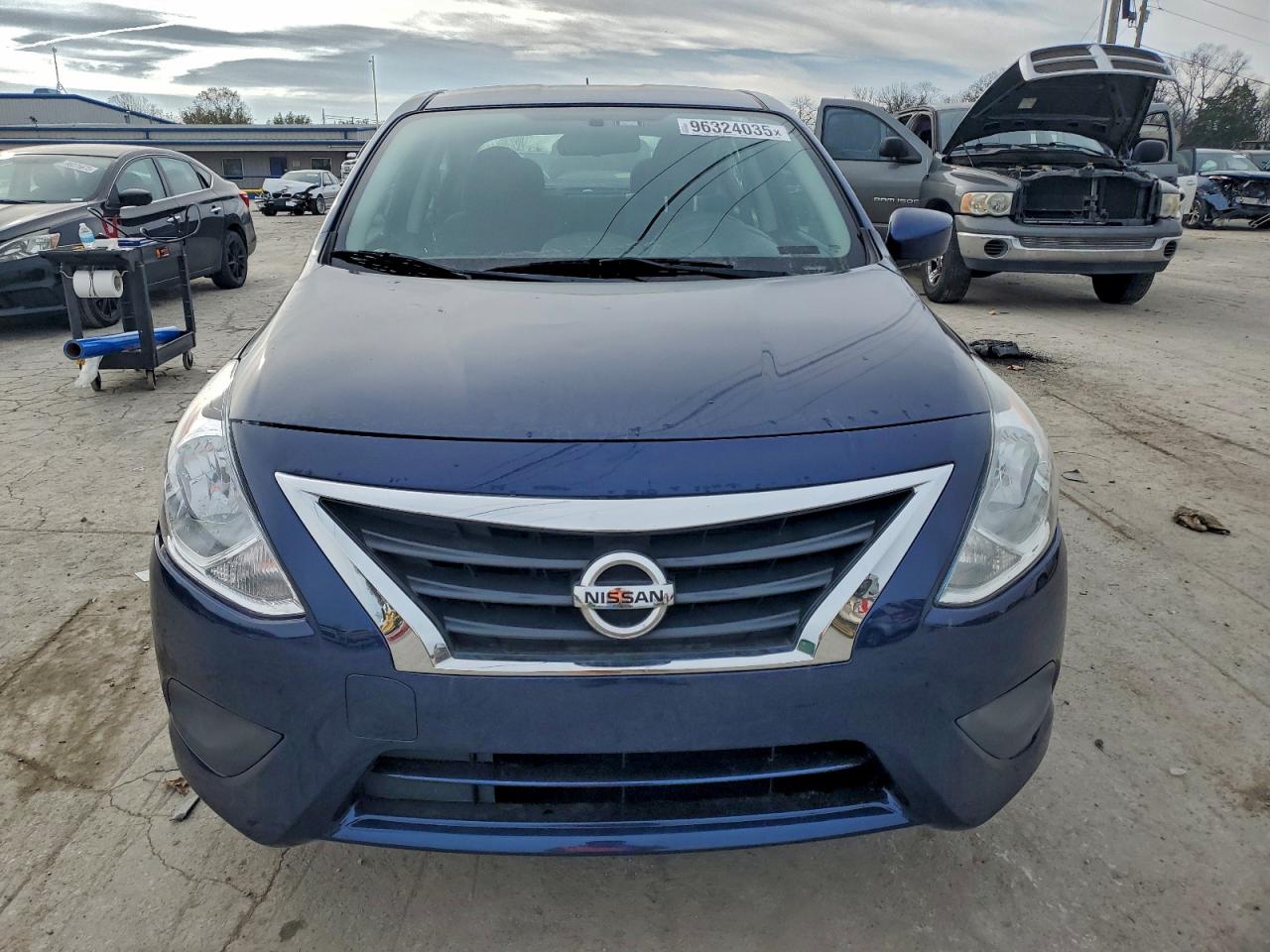 2019 NISSAN VERSA S photo 5
