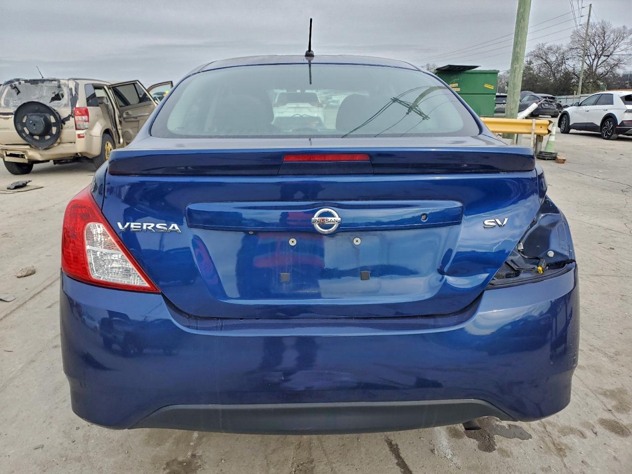 2019 NISSAN VERSA S photo 6