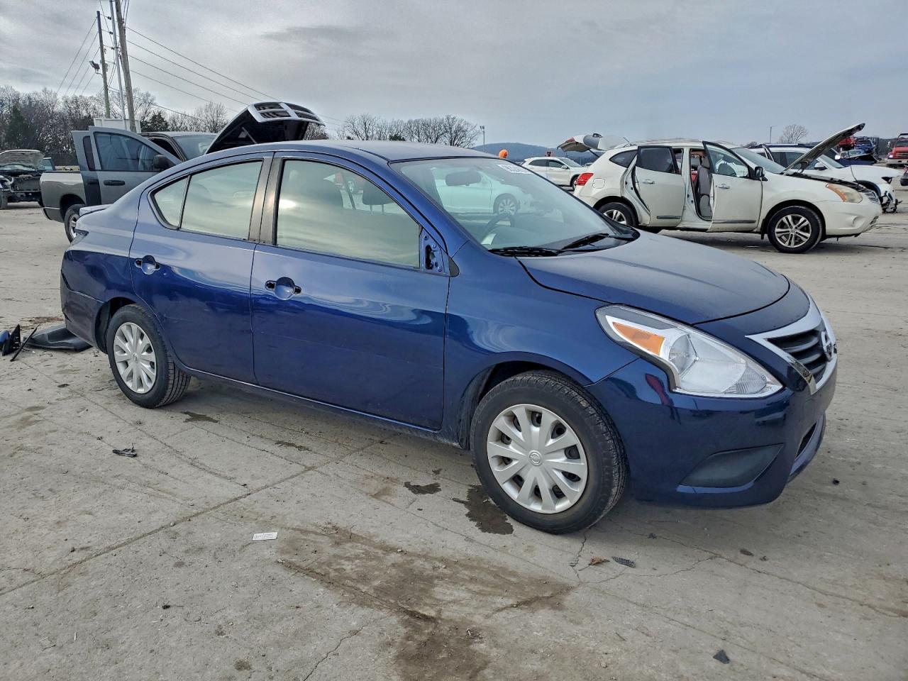 2019 NISSAN VERSA S photo 4