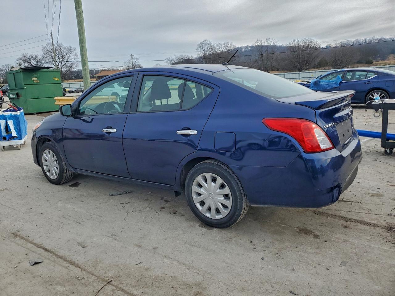 2019 NISSAN VERSA S photo 2