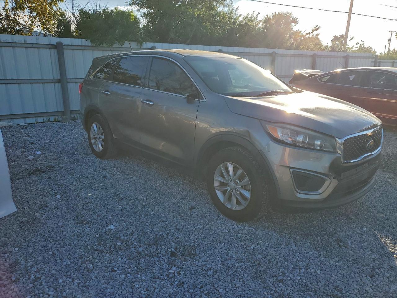 2016 KIA SORENTO LX photo 4