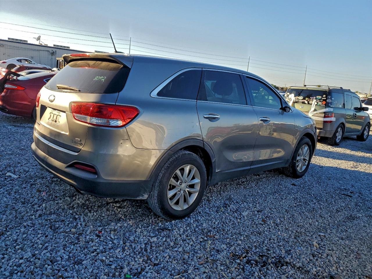 2016 KIA SORENTO LX photo 3