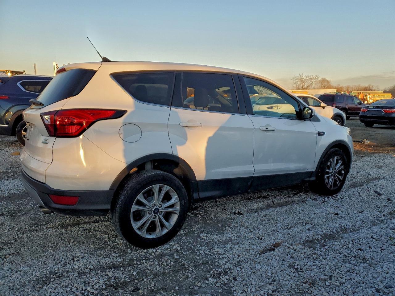 2019 FORD ESCAPE SE photo 5