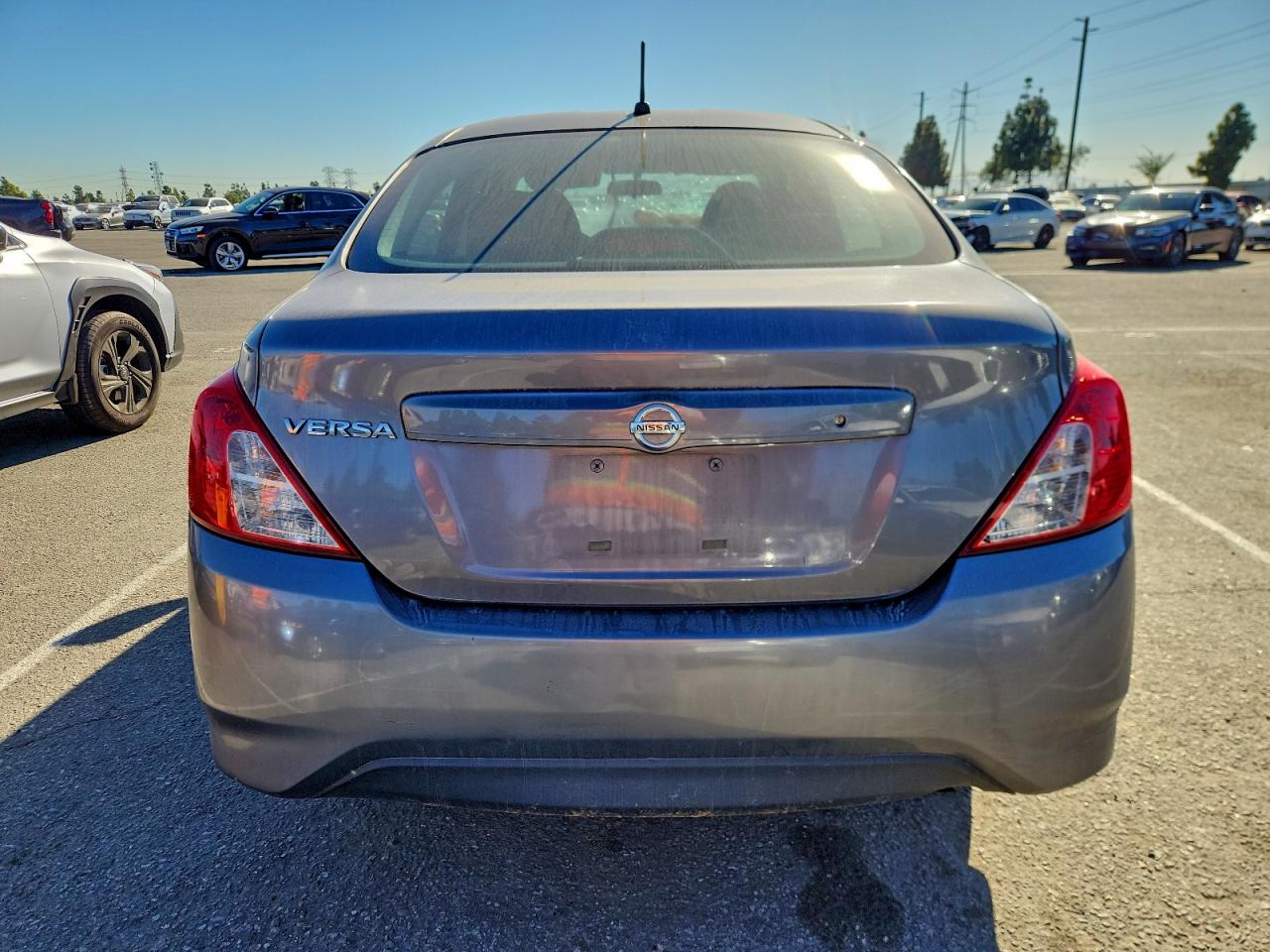 2018 NISSAN VERSA S photo 11