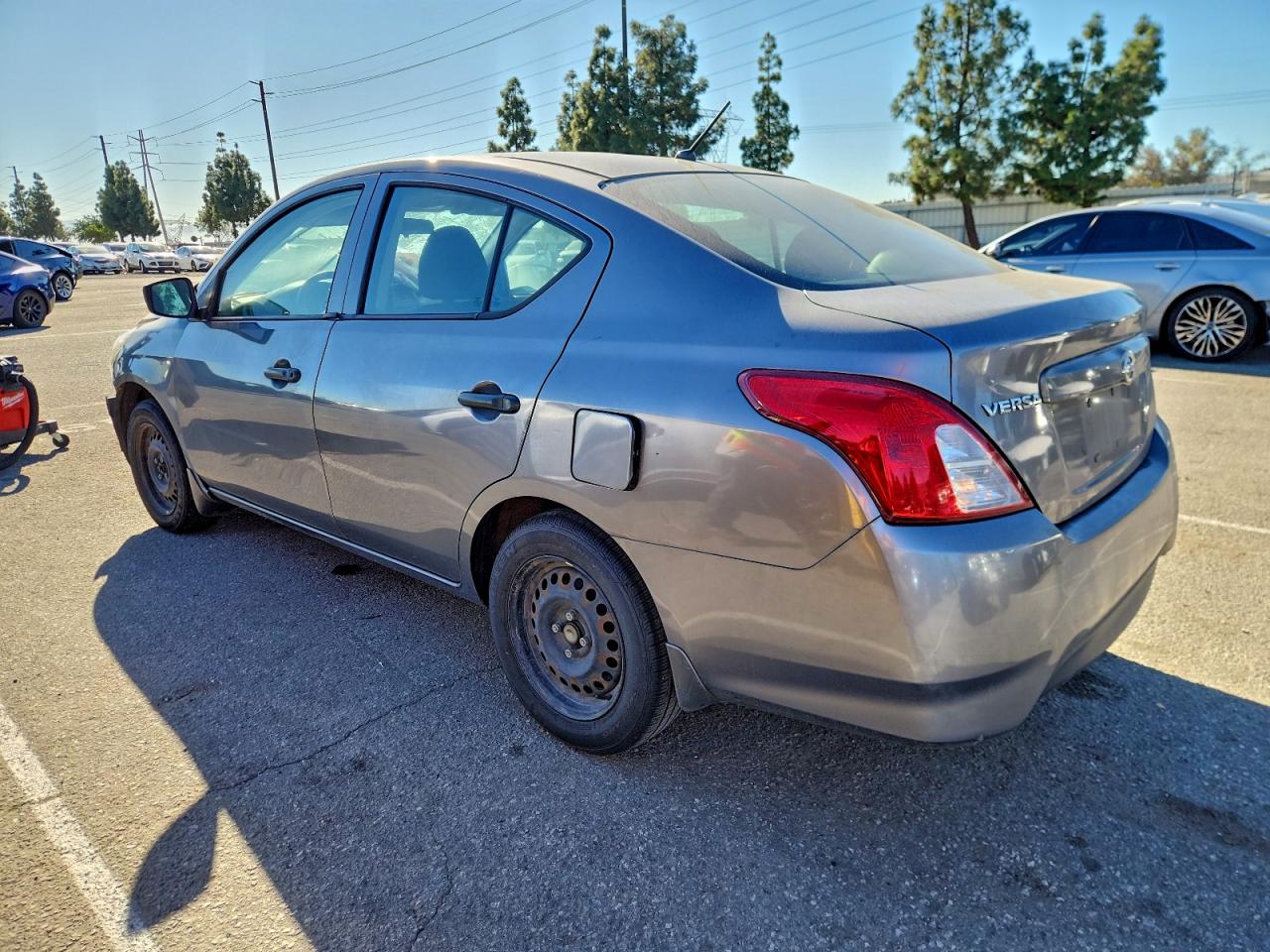 2018 NISSAN VERSA S photo 3