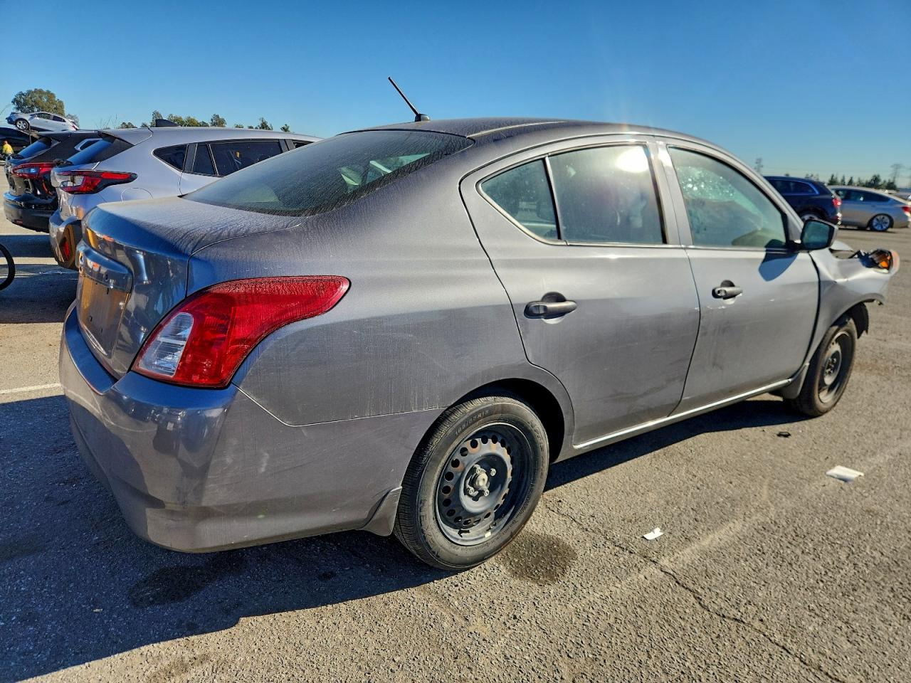 2018 NISSAN VERSA S photo 5