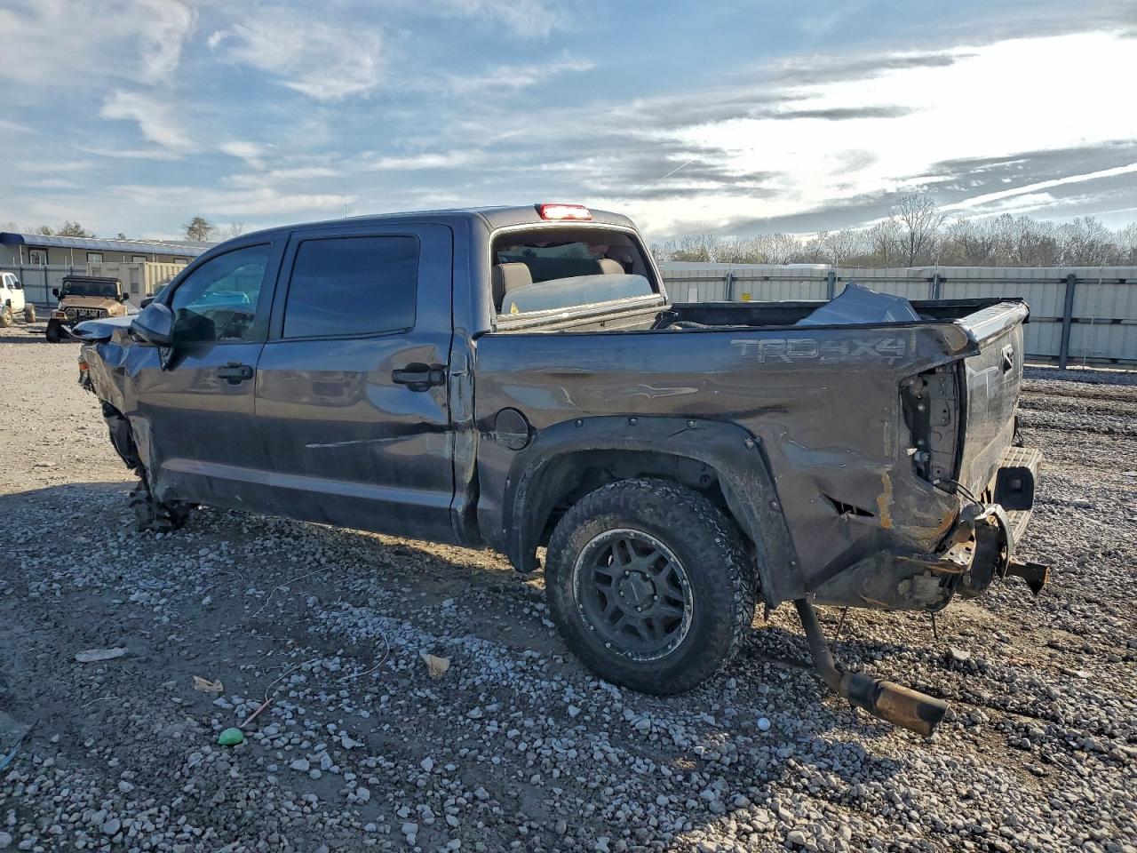 2018 TOYOTA TUNDRA CREWMAX SR5 photo 2