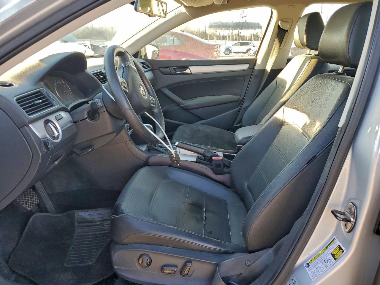 2012 VOLKSWAGEN PASSAT SE photo 7