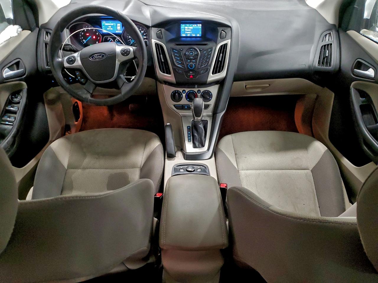 2014 FORD FOCUS SE photo 8