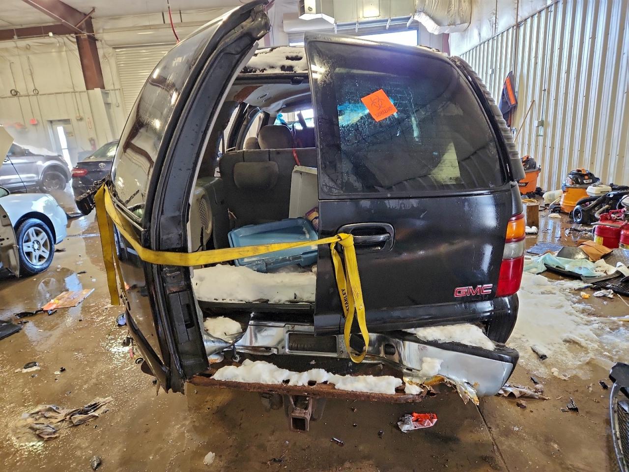 2002 GMC YUKON photo 6