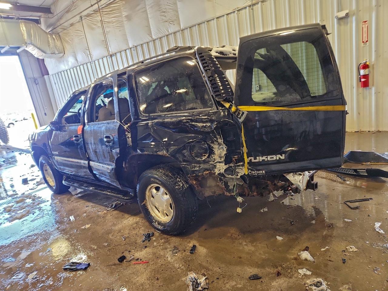 2002 GMC YUKON photo 2