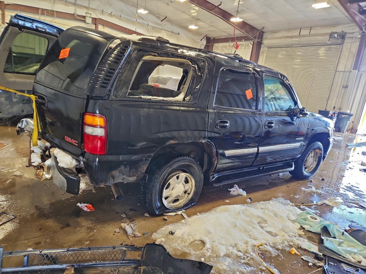 2002 GMC YUKON photo 3