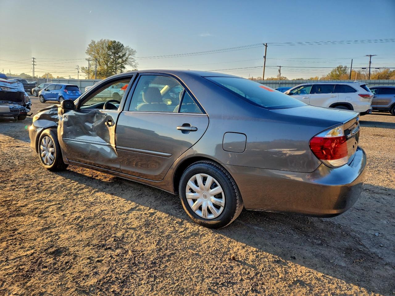 2006 TOYOTA CAMRY LE photo 2