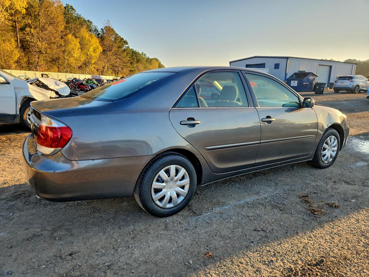 2006 TOYOTA CAMRY LE photo 3