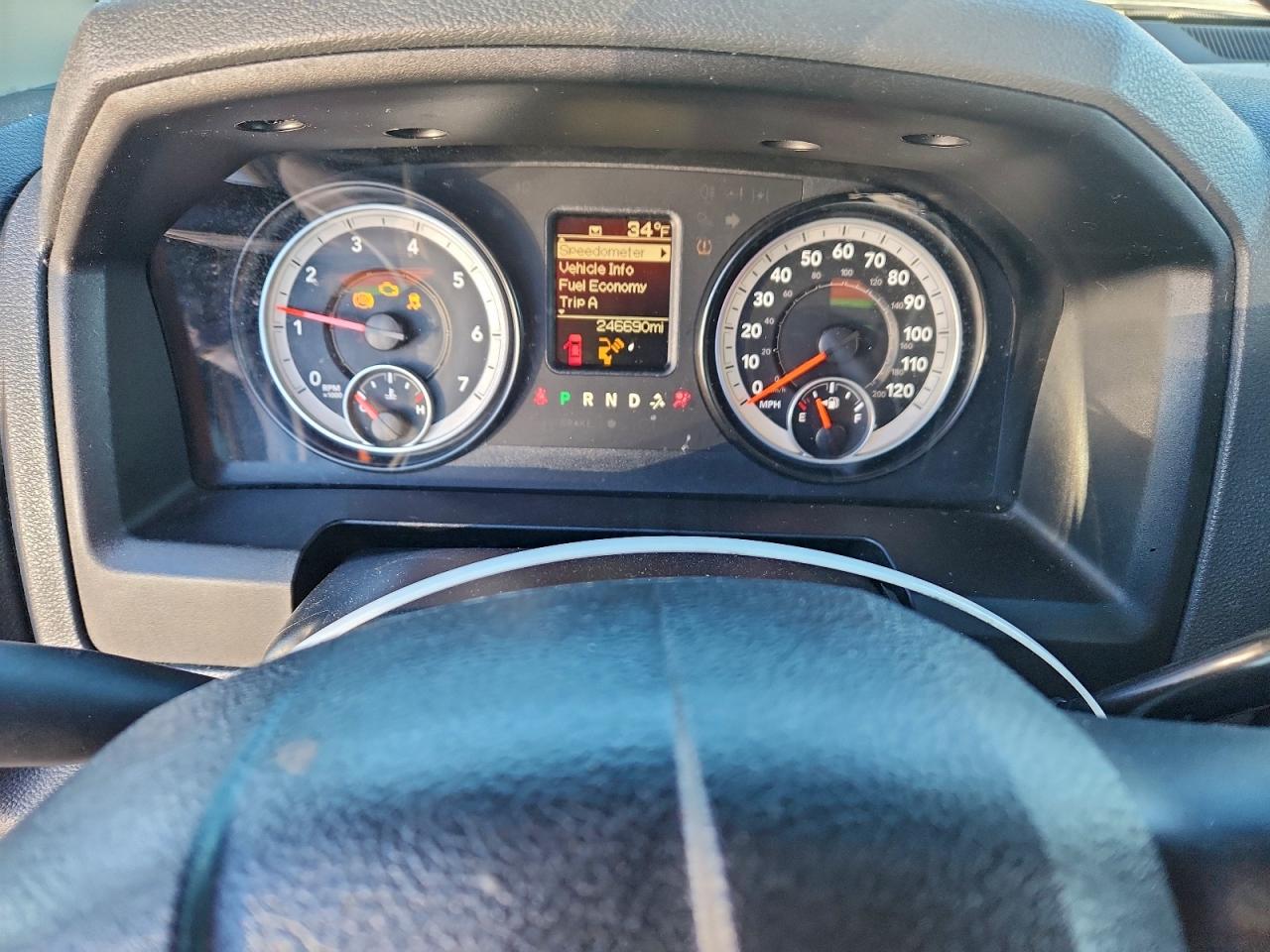 2014 RAM 1500 ST photo 9