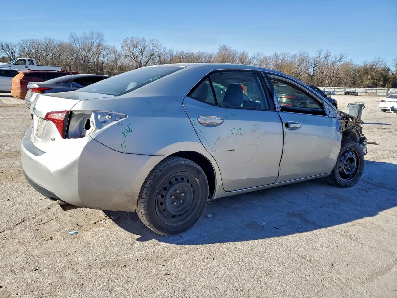2018 TOYOTA COROLLA L photo 3